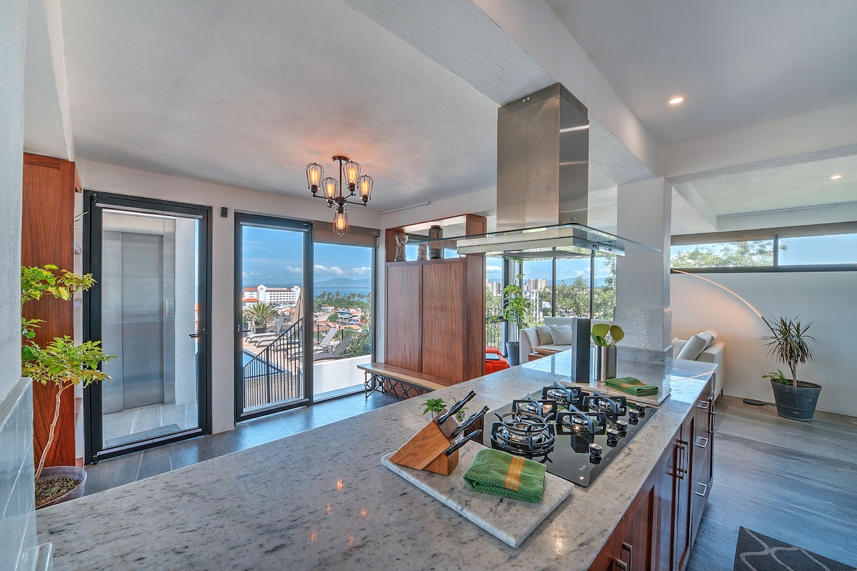 Equipped kitchen with a large island and views of the city